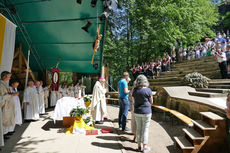 Festgottesdienst zum 1.000 Todestag des Heiligen Heimerads auf dem Hasunger Berg (Foto: Karl-Franz Thiede)